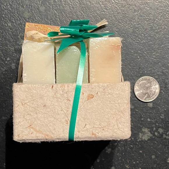 Three-Bar Lavender Soap Set in Gift Box (NWT) - Picture 3 of 10